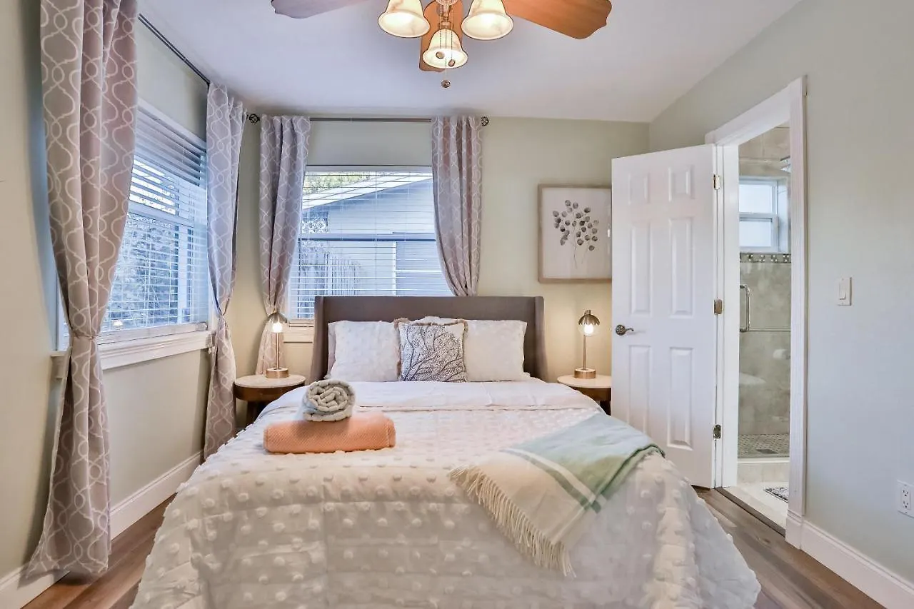 Holiday home Escape To Honeymoon Island *