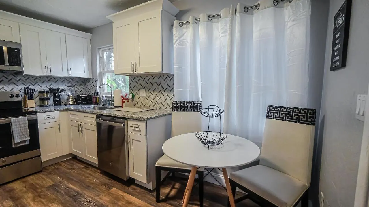 Elegant Cozy Oasis On A Traffic Free Street Clearwater