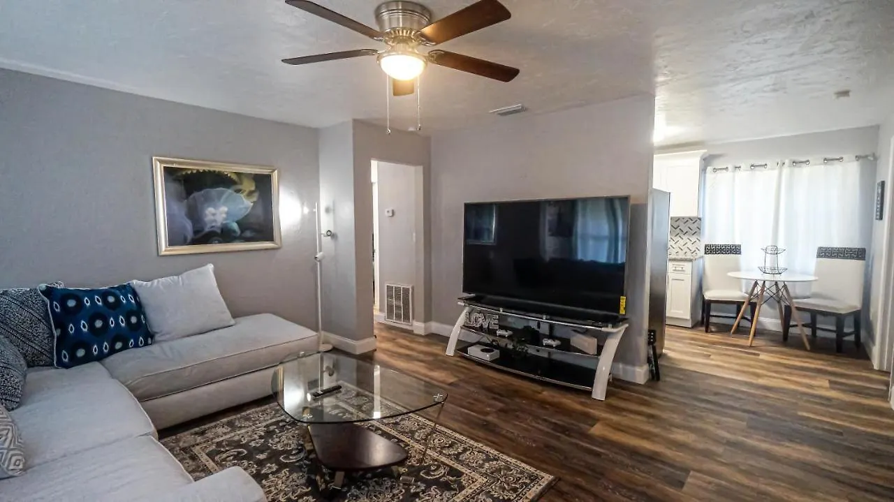 Elegant Cozy Oasis On A Traffic Free Street Clearwater