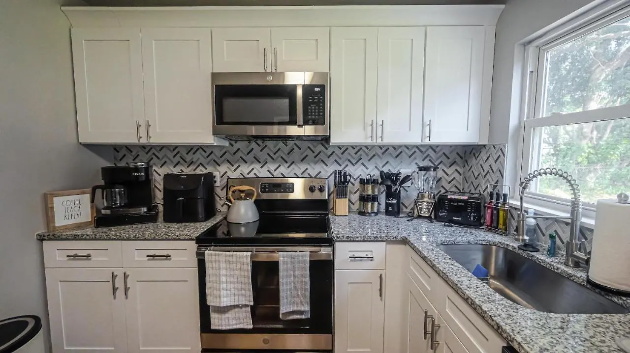 Elegant Cozy Oasis On A Traffic Free Street Villa Clearwater