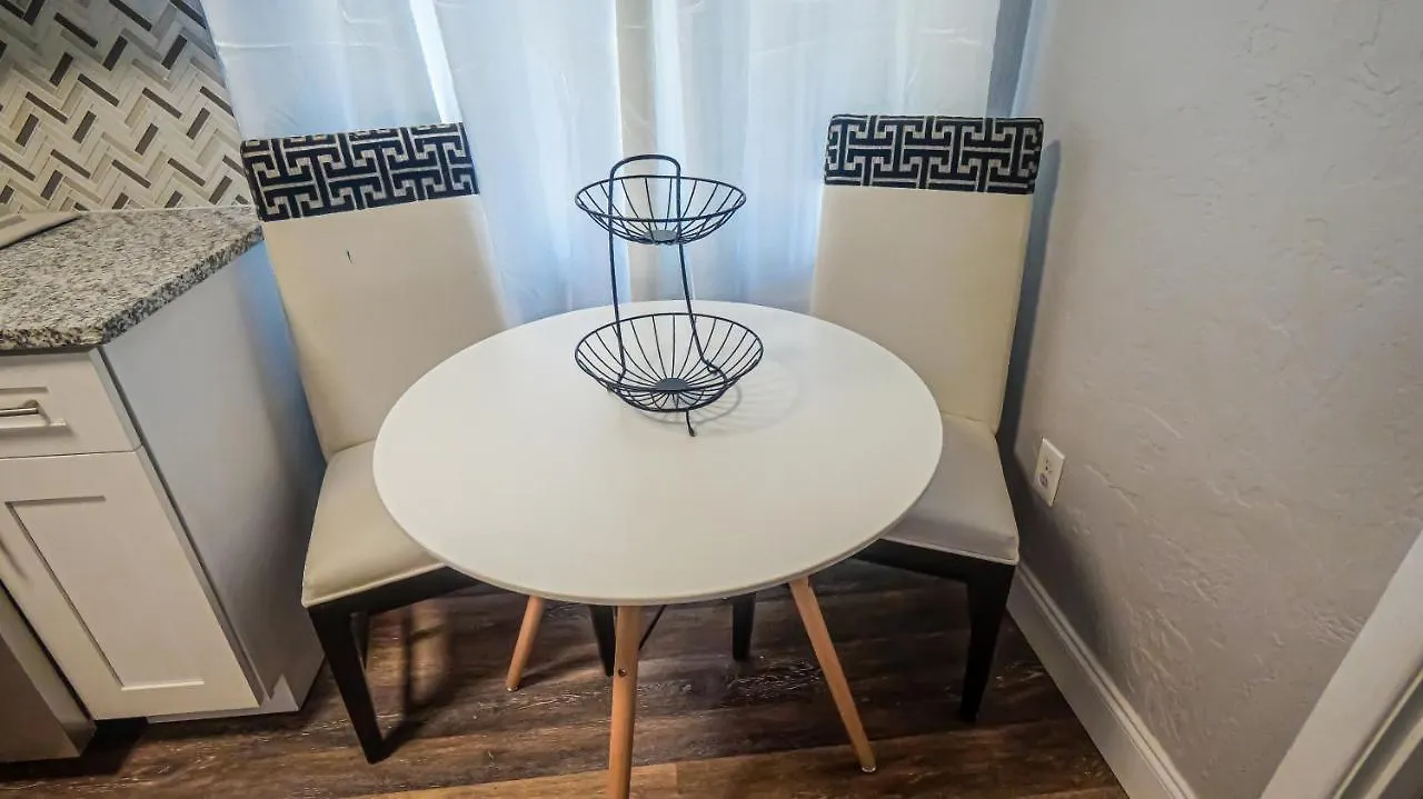 Elegant Cozy Oasis On A Traffic Free Street * Clearwater