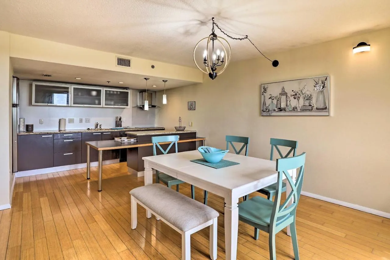 Apartment Convenient Less Than 4 Mi To Beach!