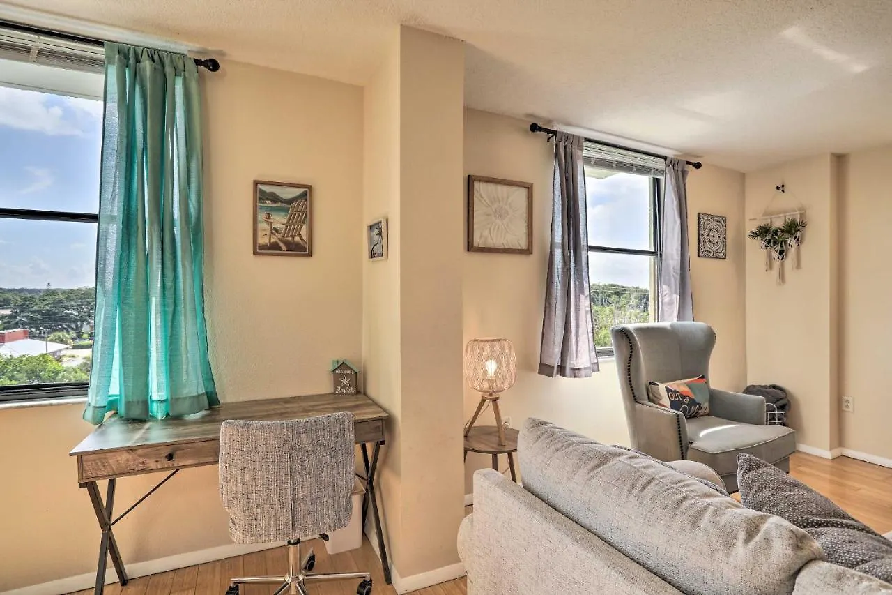 Apartment Convenient Less Than 4 Mi To Beach! Clearwater