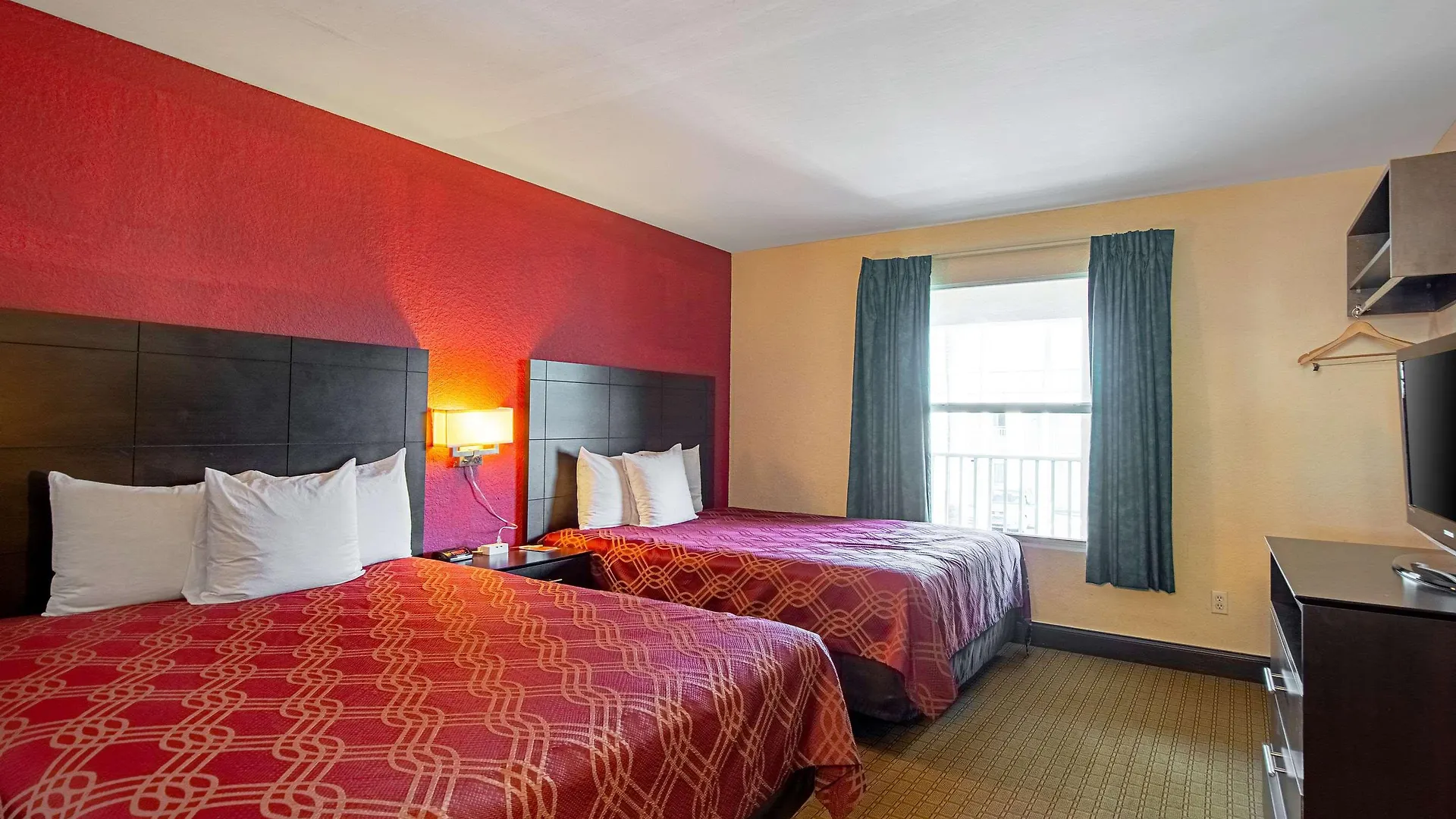 Ramada Limited And Hotel 2*