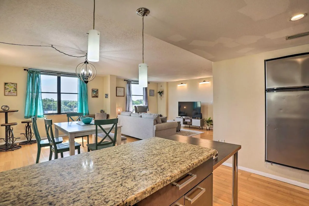 Apartment Convenient Less Than 4 Mi To Beach! *