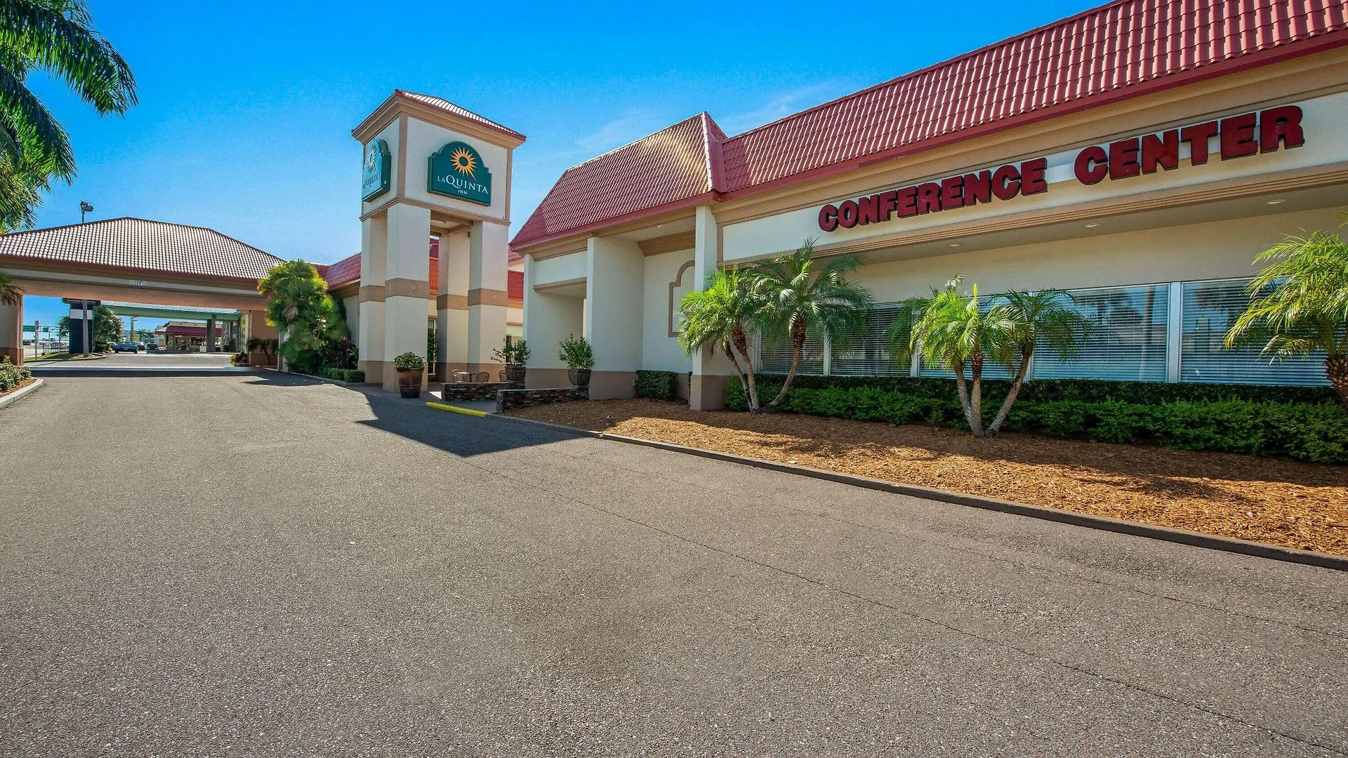 La Quinta By Wyndham Hotel
