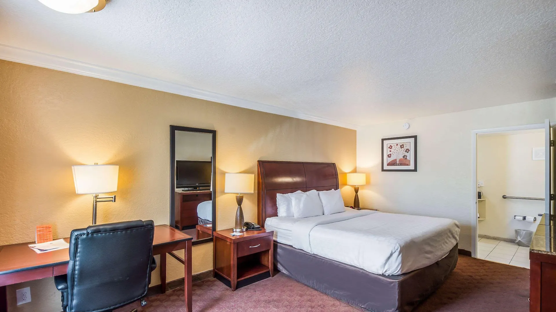 Clarion & Hotel
