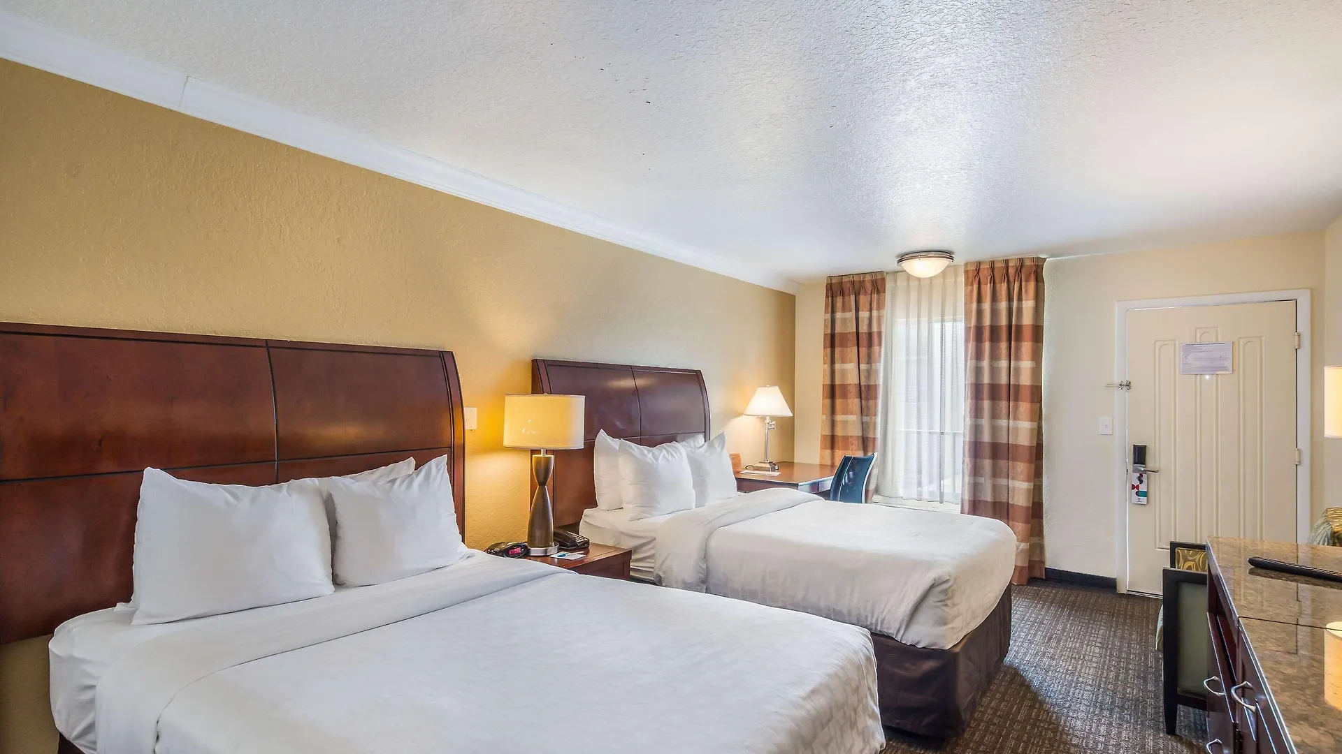 Hotel Clarion & 3*