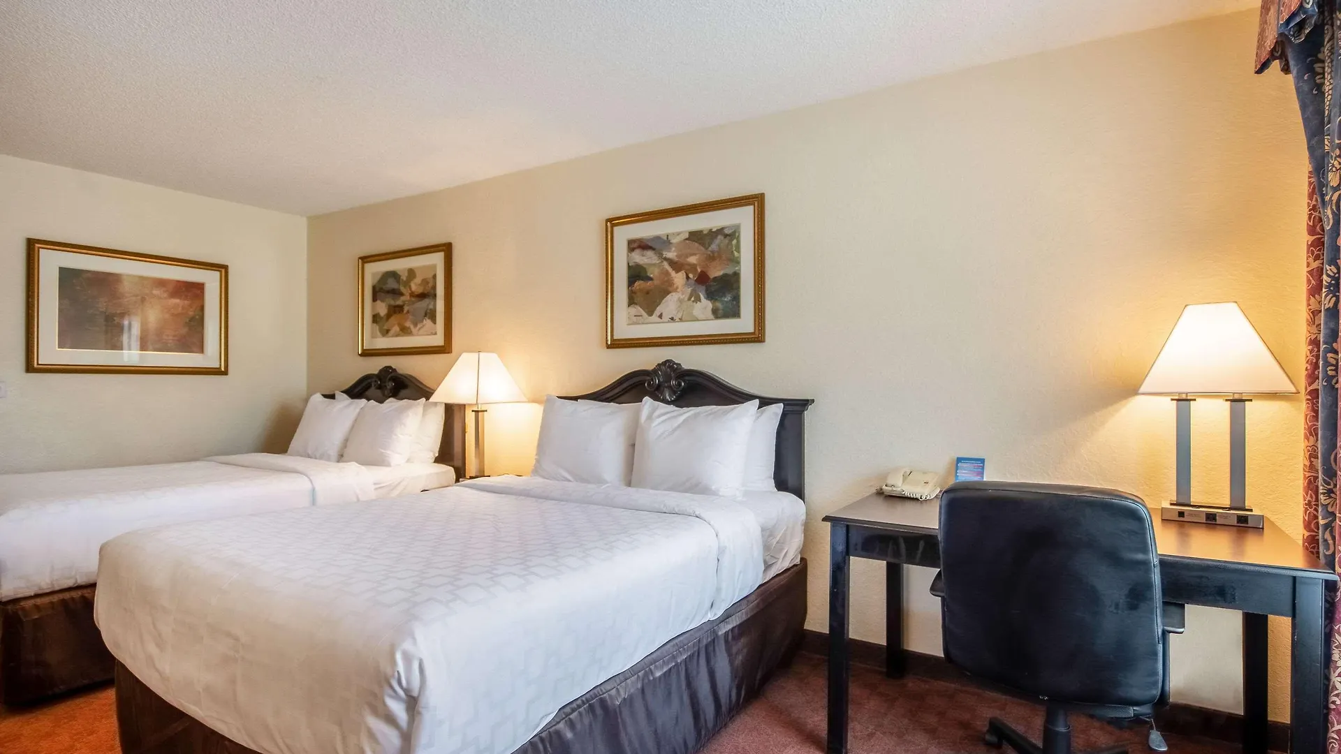 Hotel Clarion & 3*