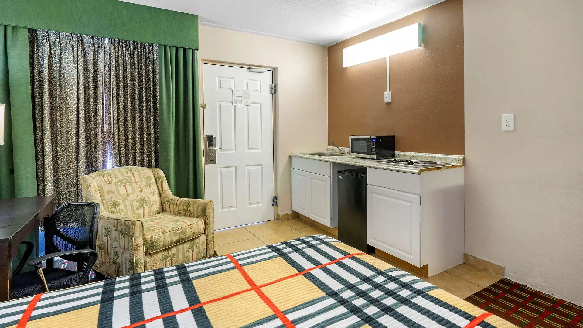 Мини-отель Rodeway Clearwater-dunedin