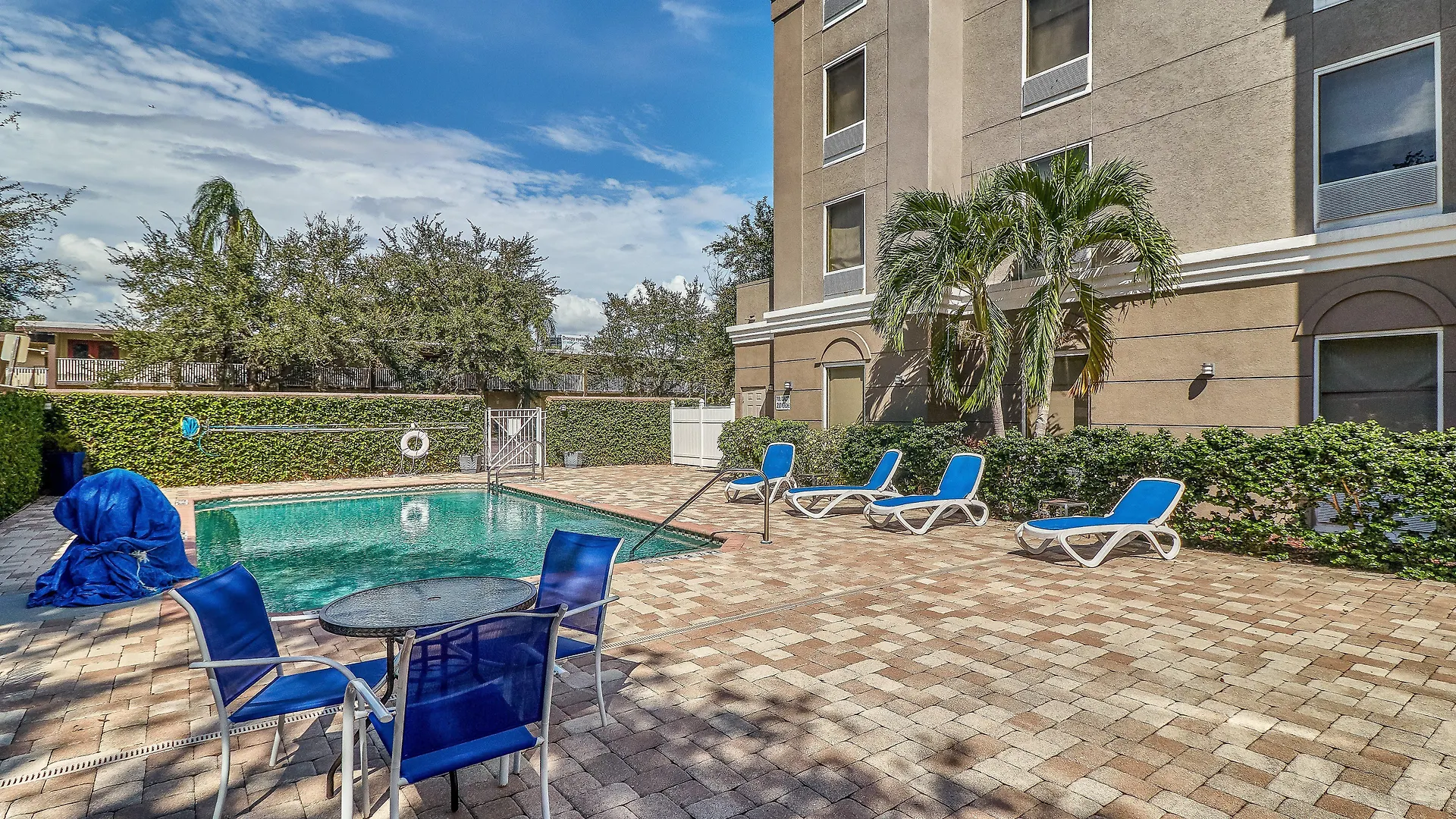 Hotel Express & Us 19 North By Ihg Clearwater