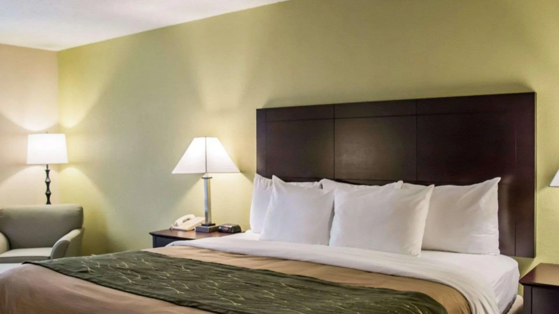 Comfort & St Pete - International Airport 2*