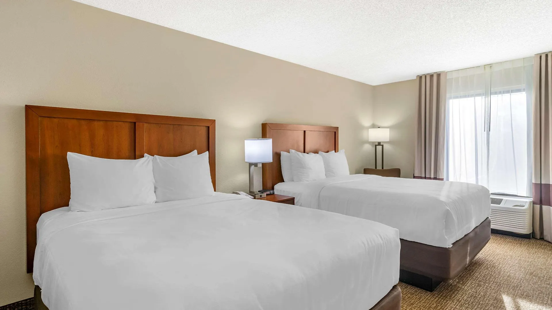 Hotell Comfort & St Pete - International Airport 2*