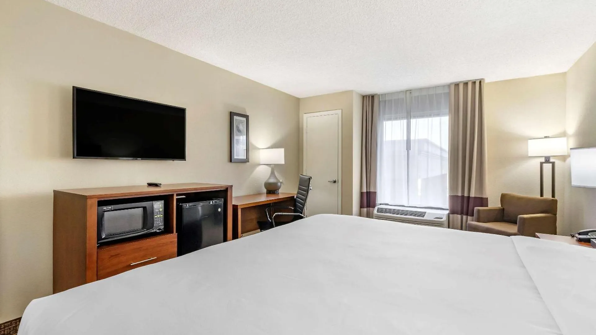 Comfort & St Pete - International Airport 2*