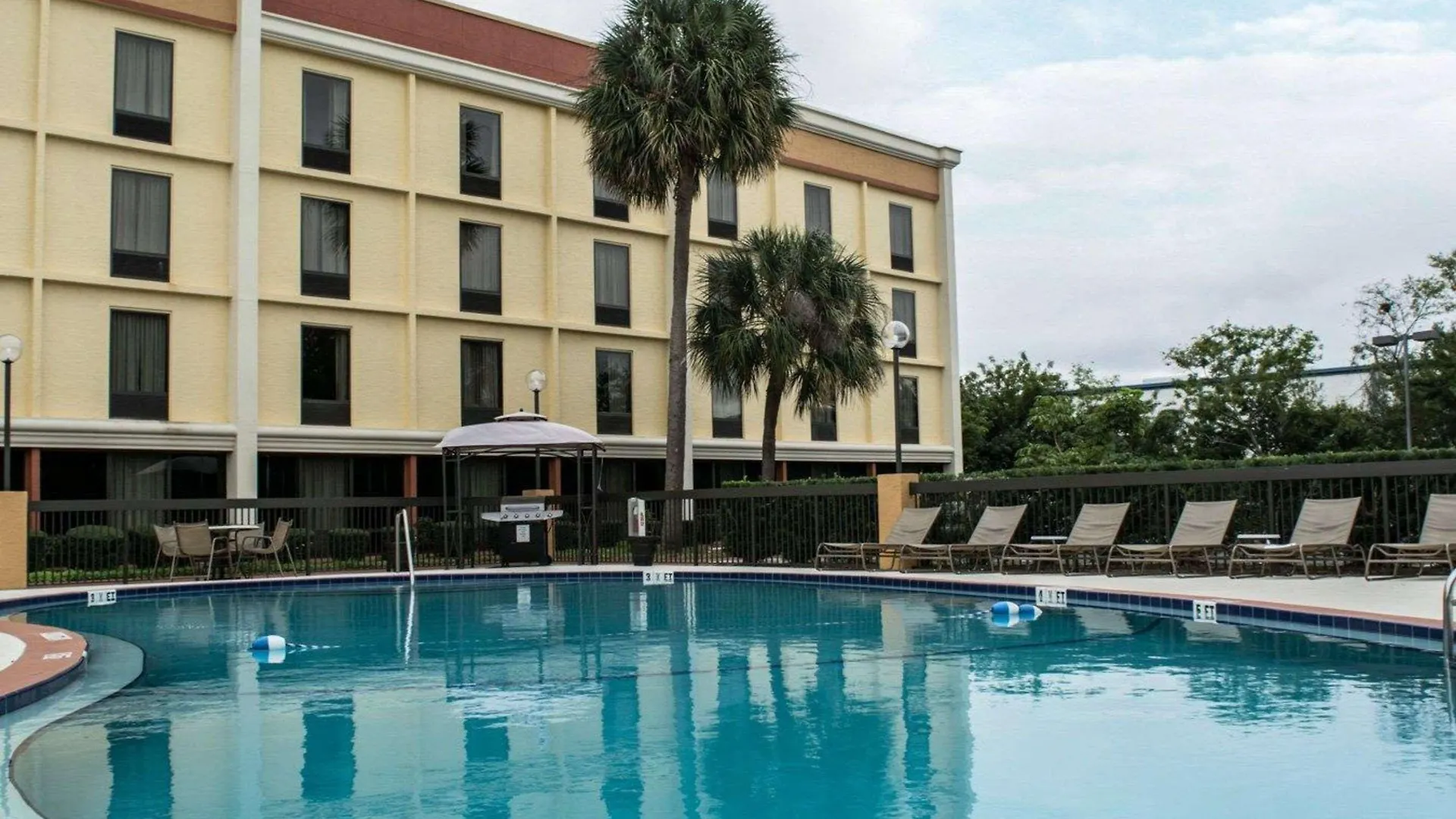 Comfort & St Pete - International Airport Hotell 2*
