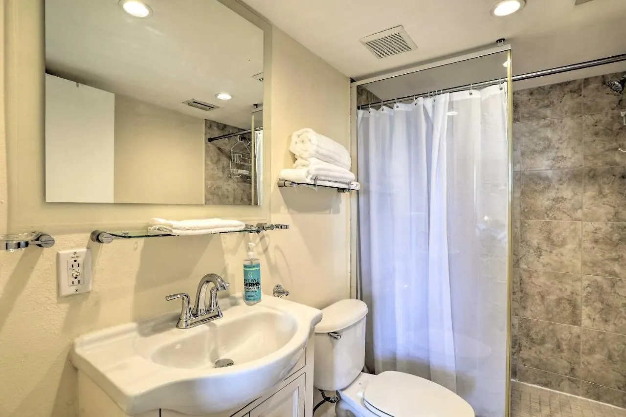 Apartment Convenient Less Than 4 Mi To Beach!