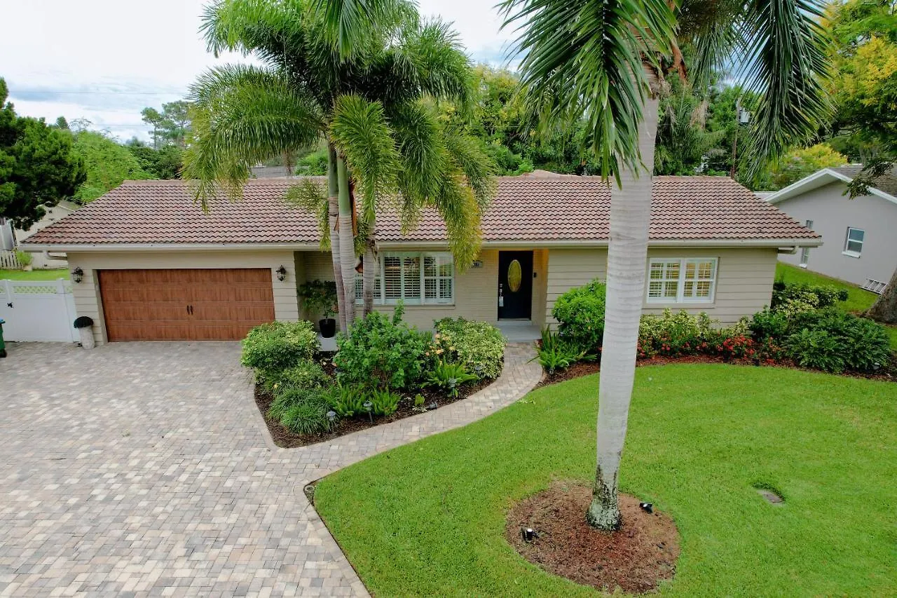 Sunny Highfield Drive Holiday home *