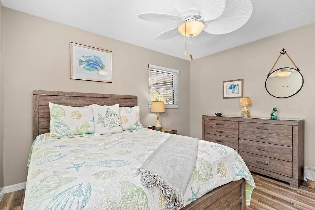 Holiday home Perfect For Family Gatherings With A Heated Pool! - Clearwater's Clear Choice *