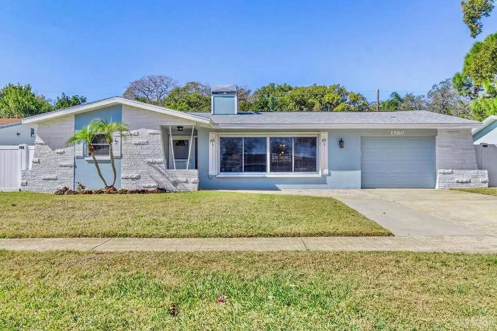 Holiday home Perfect For Family Gatherings With A Heated Pool! - Clearwater's Clear Choice *