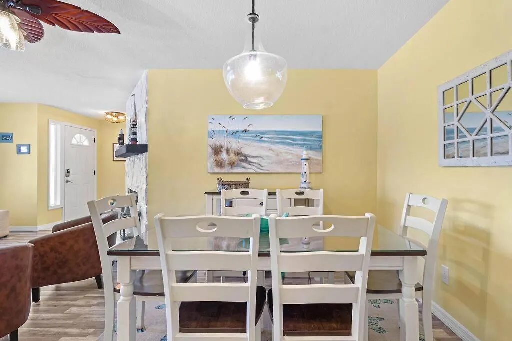 Holiday home Perfect For Family Gatherings With A Heated Pool! - Clearwater's Clear Choice *
