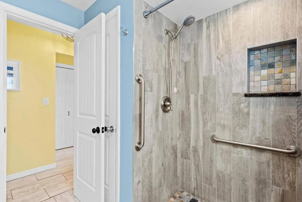 Perfect For Family Gatherings With A Heated Pool! - Clearwater's Clear Choice Clearwater