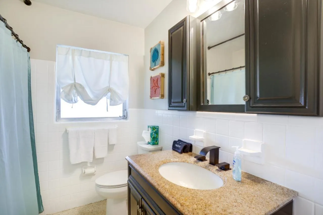 Oasis Gas Grill, Chairs And More! Holiday home Clearwater