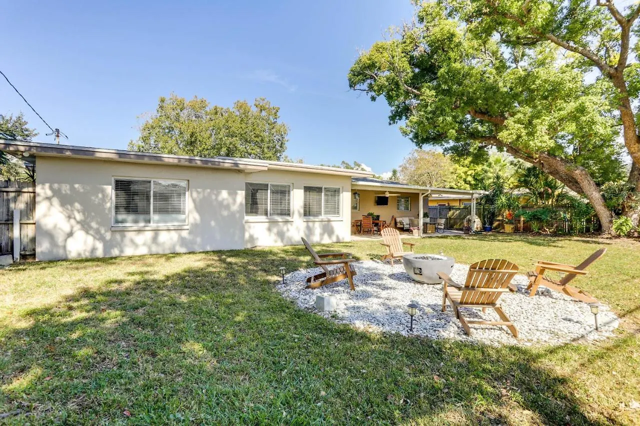 Holiday home Oasis Gas Grill, Chairs And More! *