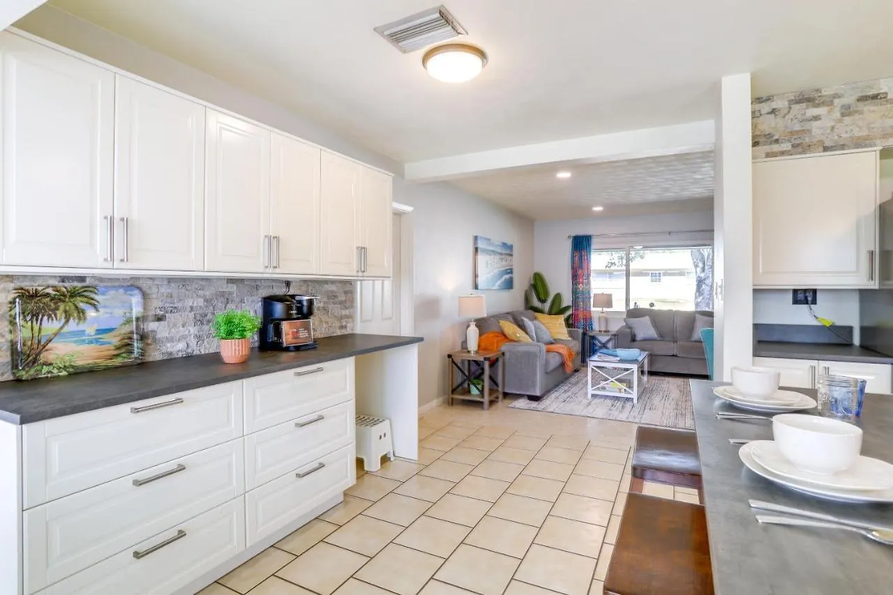 Oasis Gas Grill, Chairs And More! Holiday home Clearwater