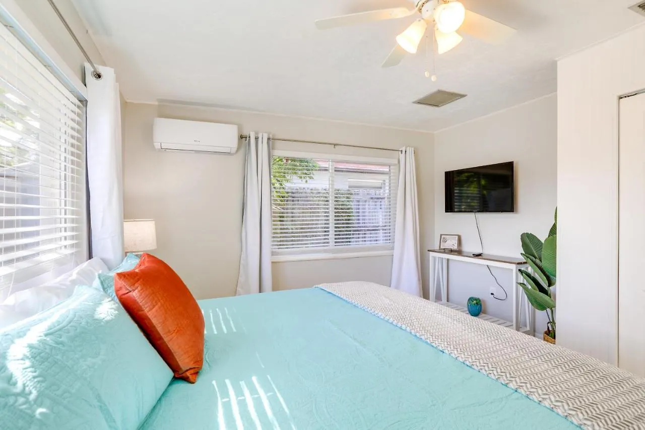 Oasis Gas Grill, Chairs And More! Holiday home Clearwater
