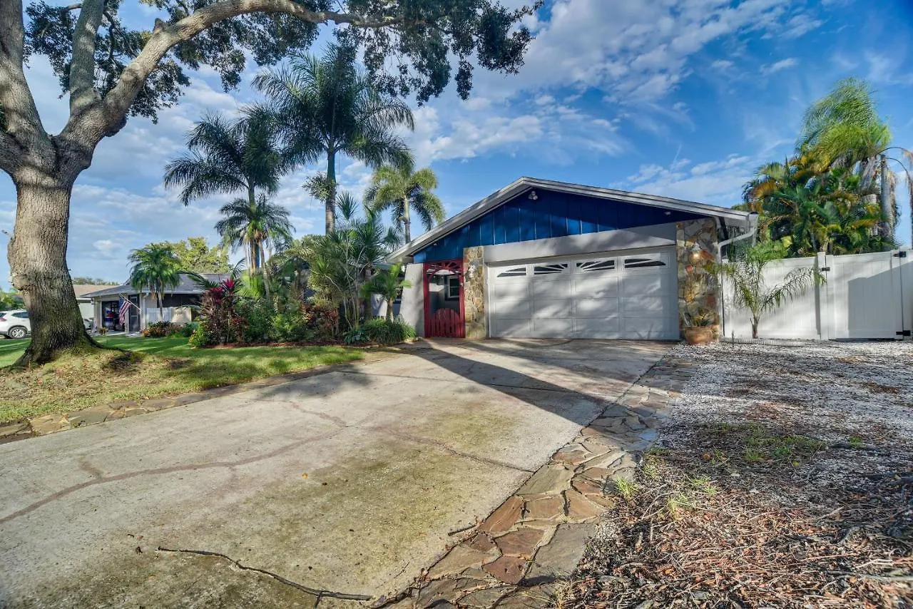 Centrally Located With Outdoor Pool! *