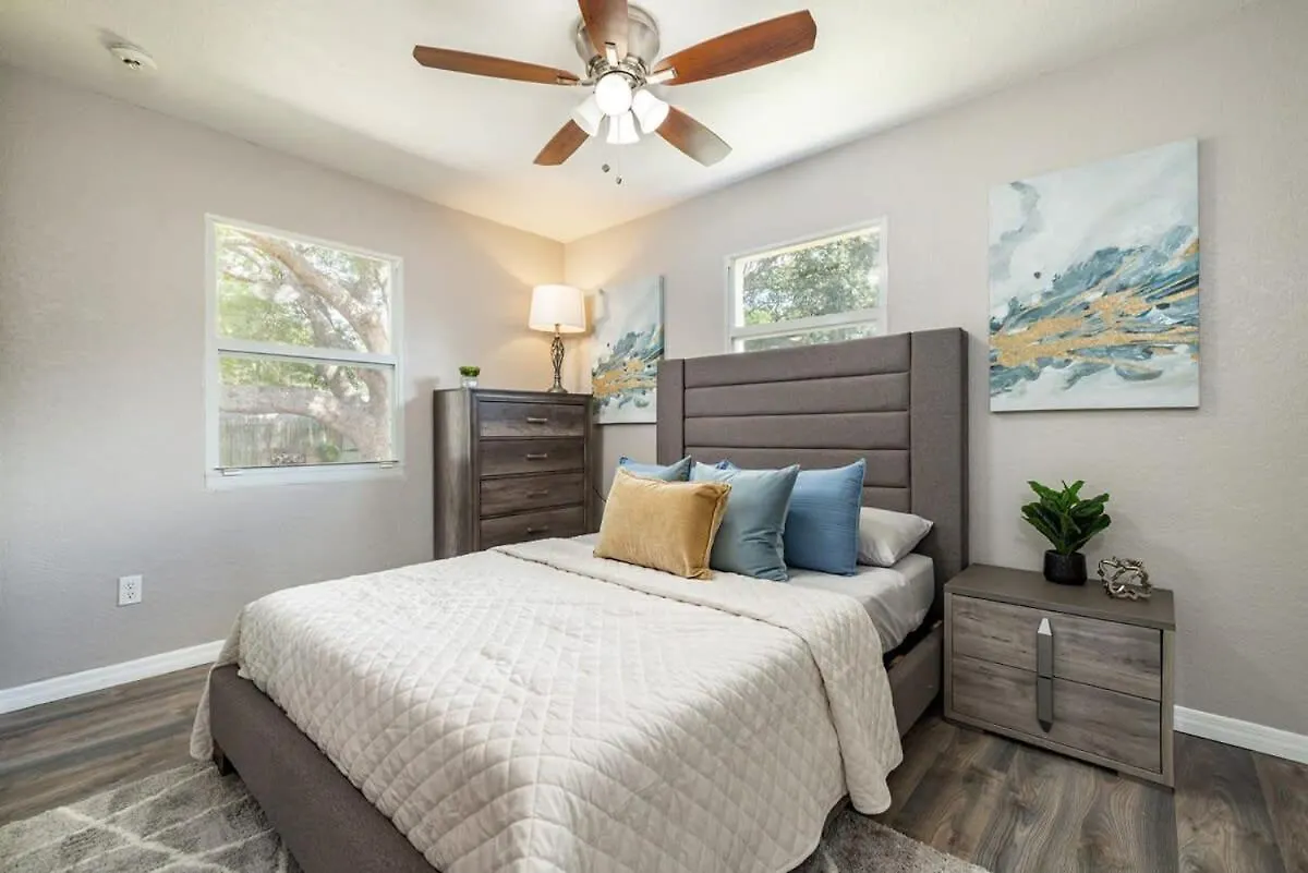 Holiday home Monthly Rental~ Comfy Beds~ Great For Remote Work