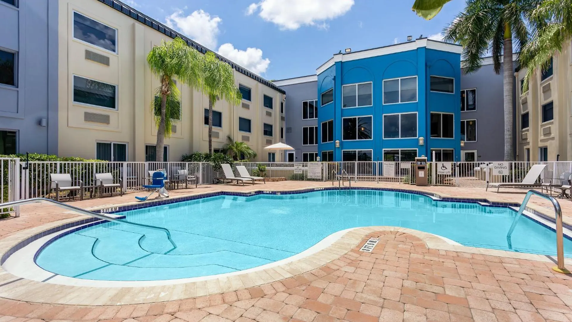 Hotel Express Clearwater East - Icot Center By Ihg Pinellas Park