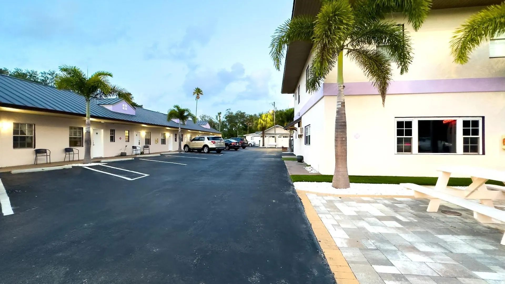 2q Beds With Shared Pool 01 Clearwater