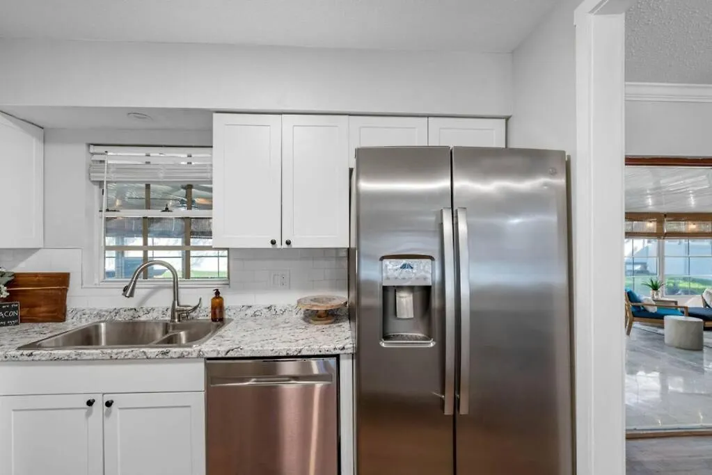Cottage, Minutes From The Beach! Holiday home Clearwater