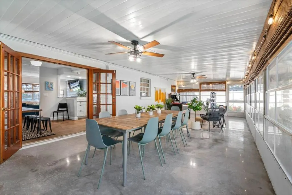 Cottage, Minutes From The Beach! * Clearwater