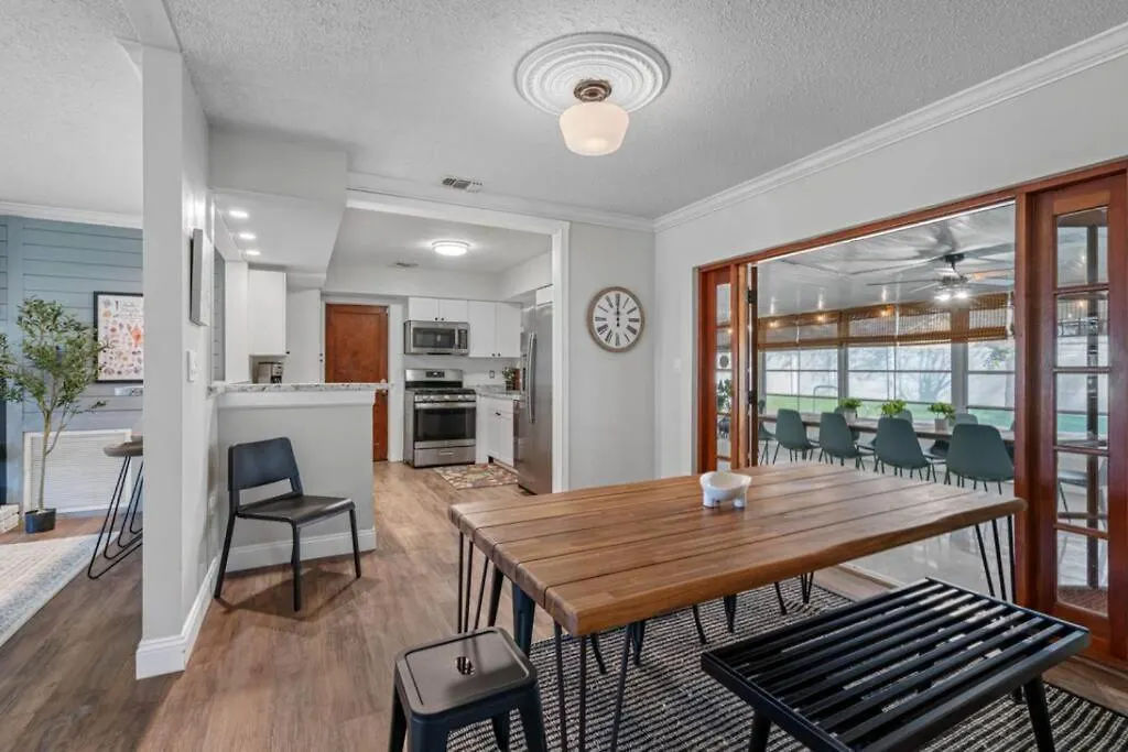 Cottage, Minutes From The Beach! * Clearwater