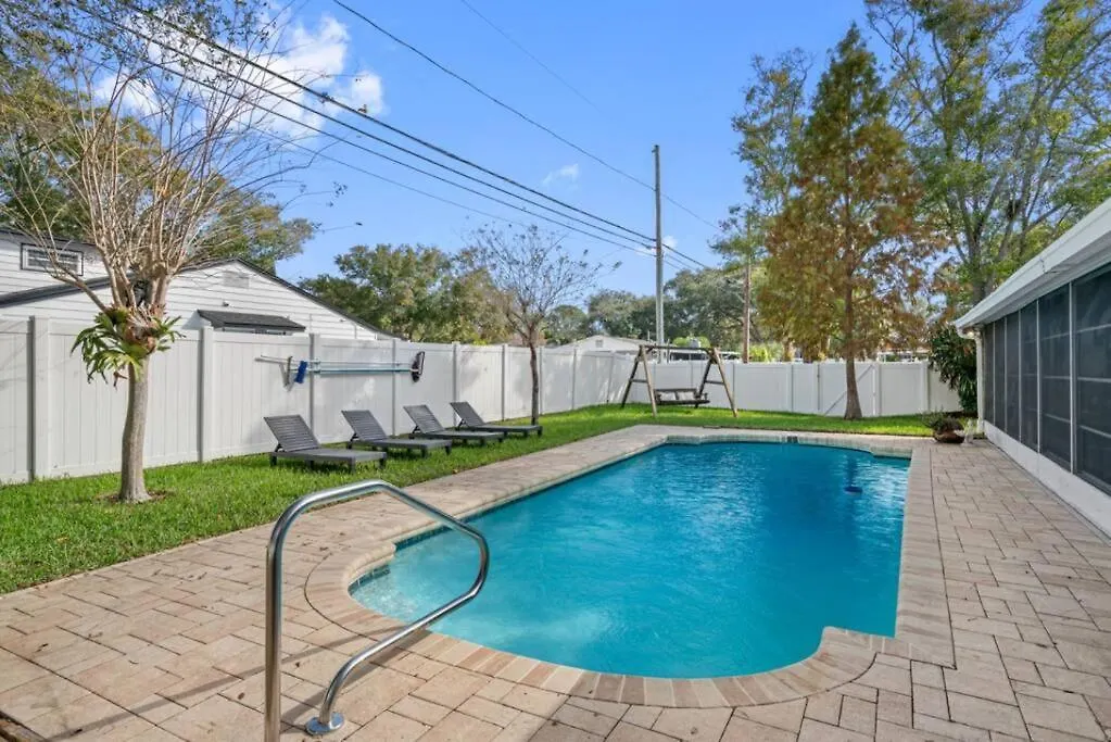 Cottage, Minutes From The Beach! Holiday home Clearwater