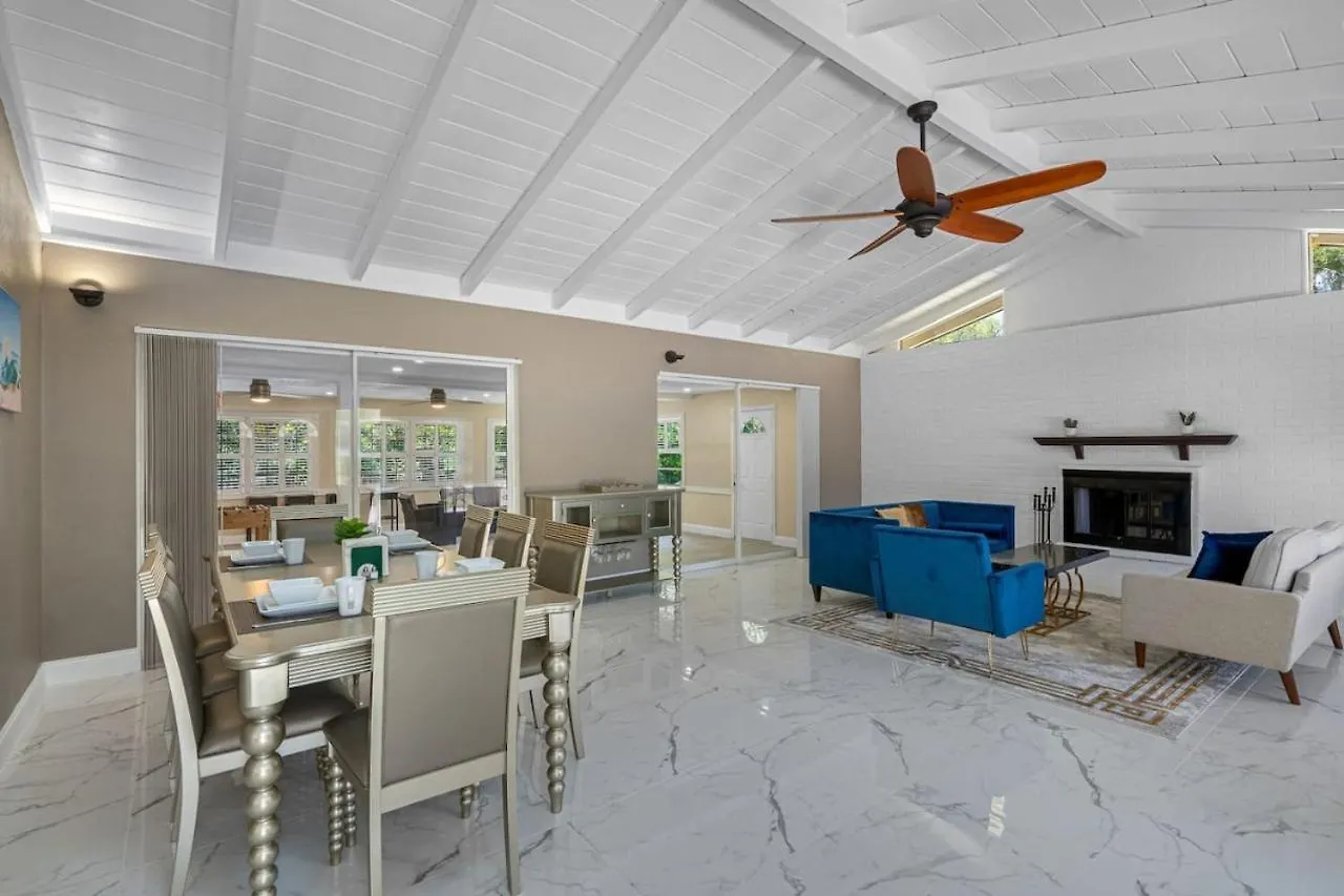 Escape To Pool Luxury W 4-bedroom