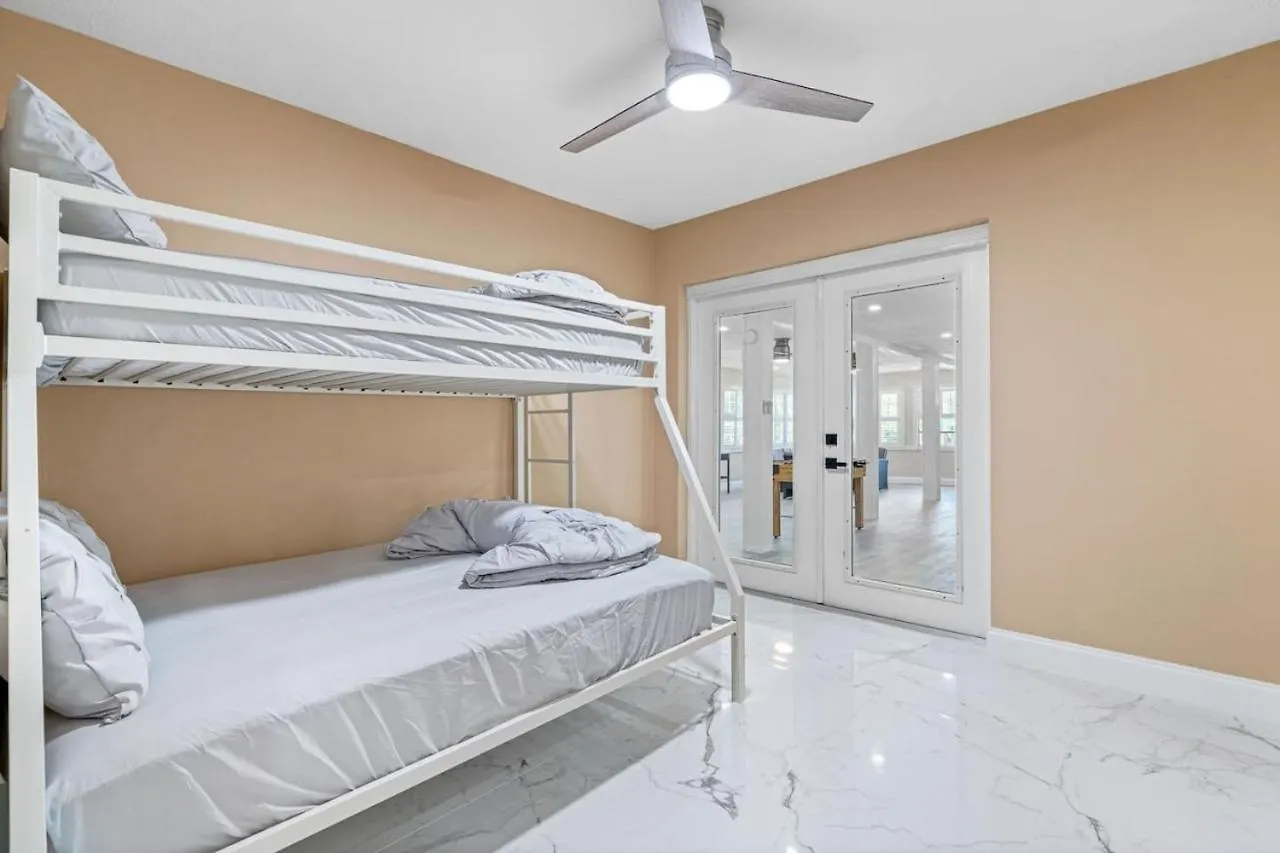 Escape To Pool Luxury W 4-bedroom Villa Clearwater