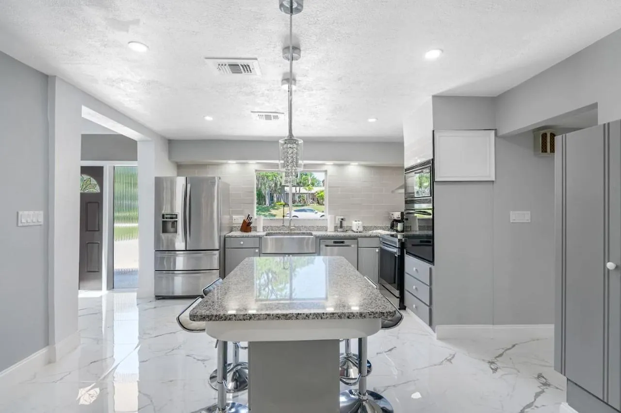 Escape To Pool Luxury W 4-bedroom *