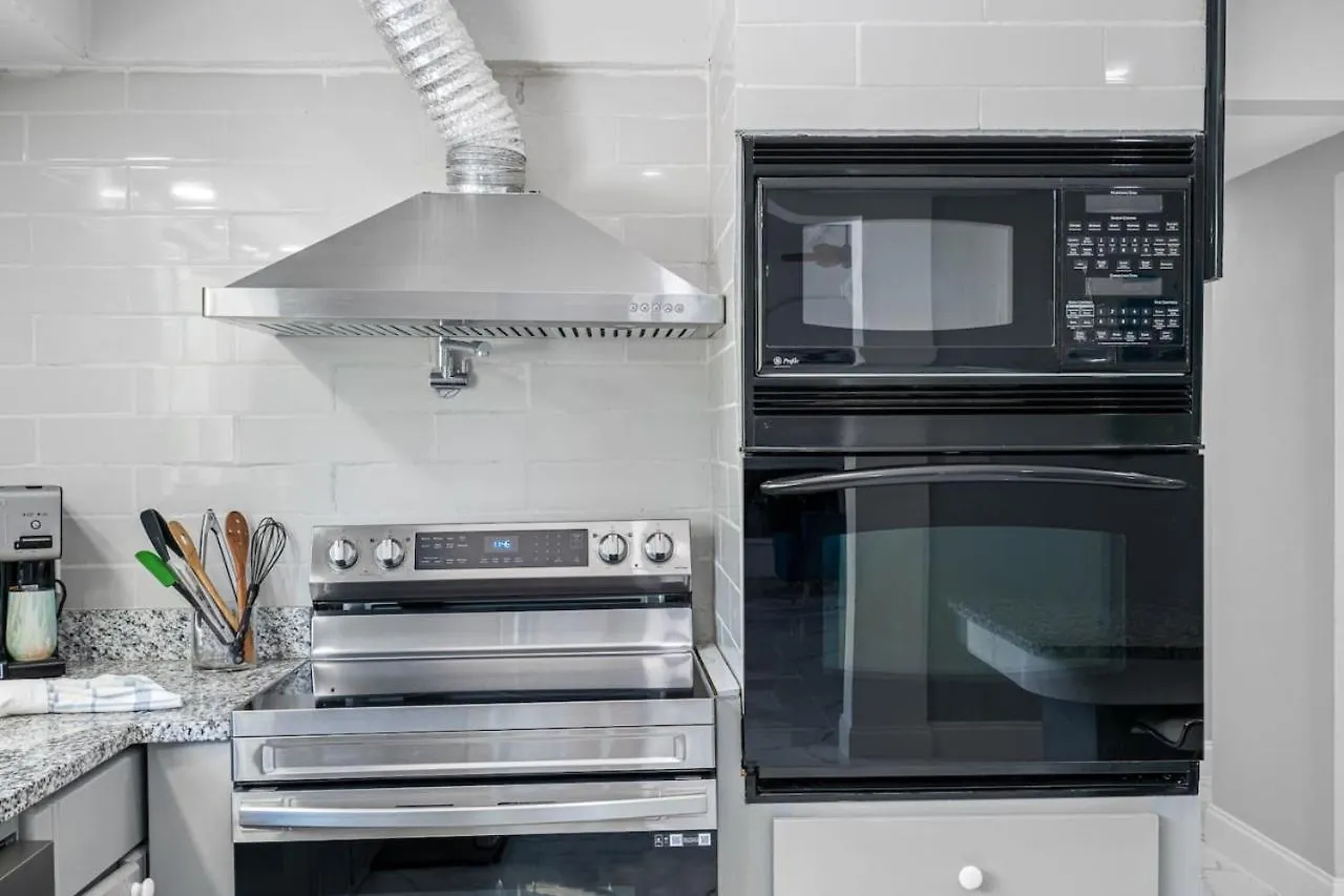 Escape To Pool Luxury W 4-bedroom Clearwater