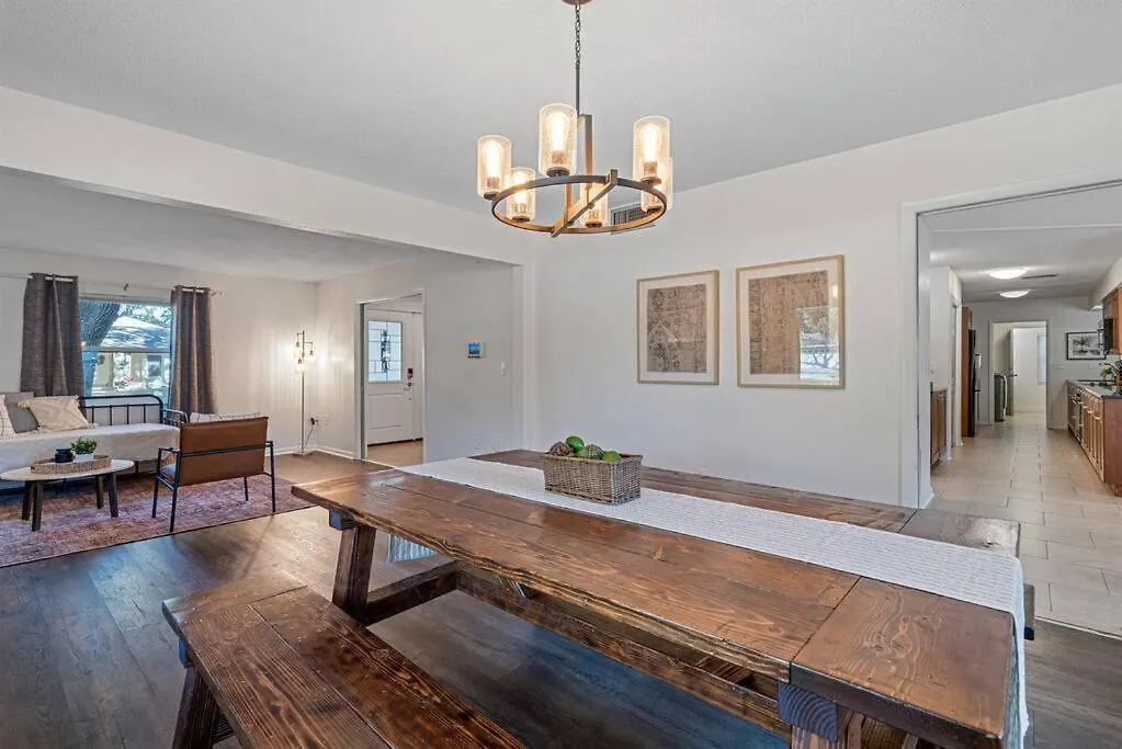 Stunning W/ Heated Salt Pool In *