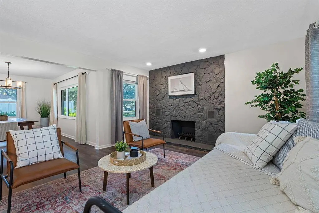 Stunning W/ Heated Salt Pool In Holiday home