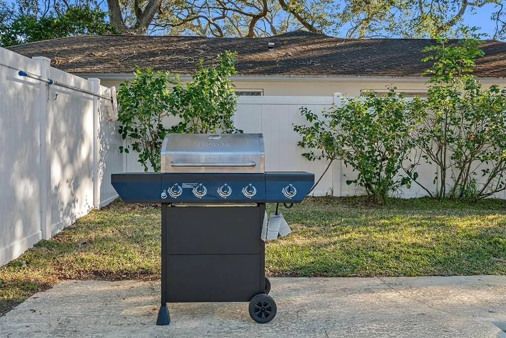 Holiday home Stunning W/ Heated Salt Pool In Clearwater