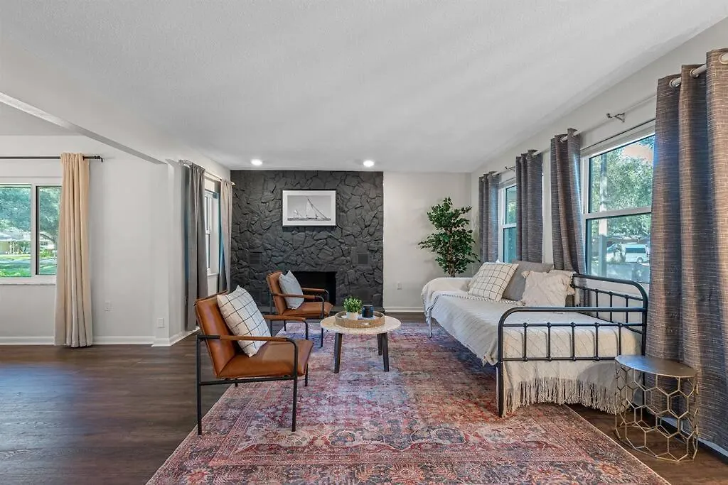 Stunning W/ Heated Salt Pool In Clearwater
