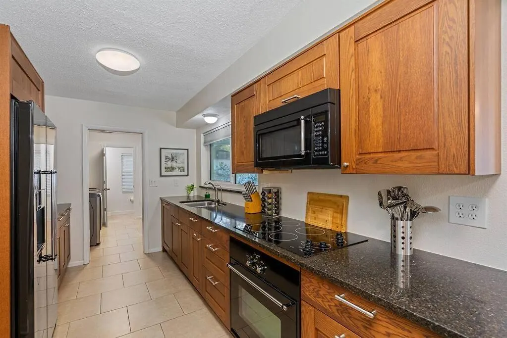 Stunning W/ Heated Salt Pool In Holiday home Clearwater