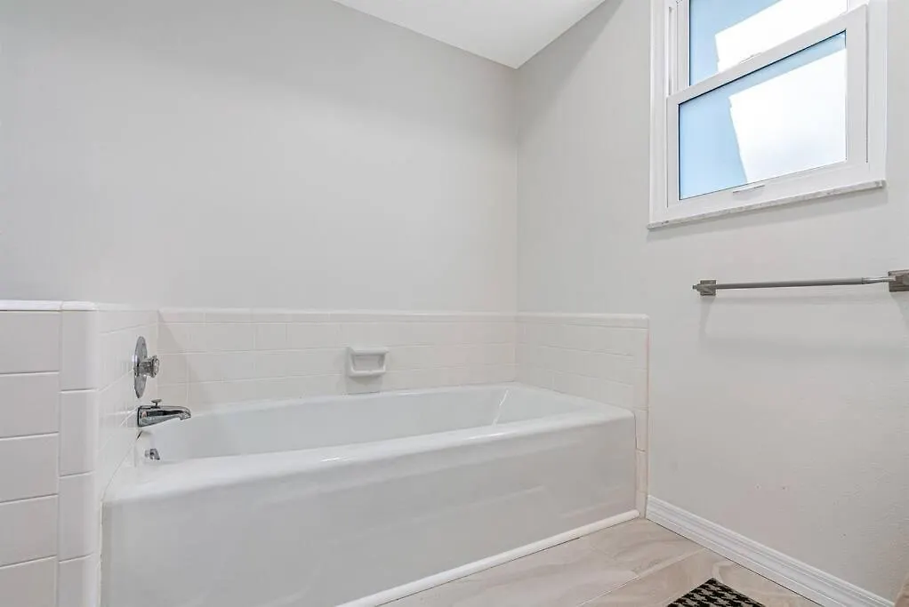 Stunning W/ Heated Salt Pool In