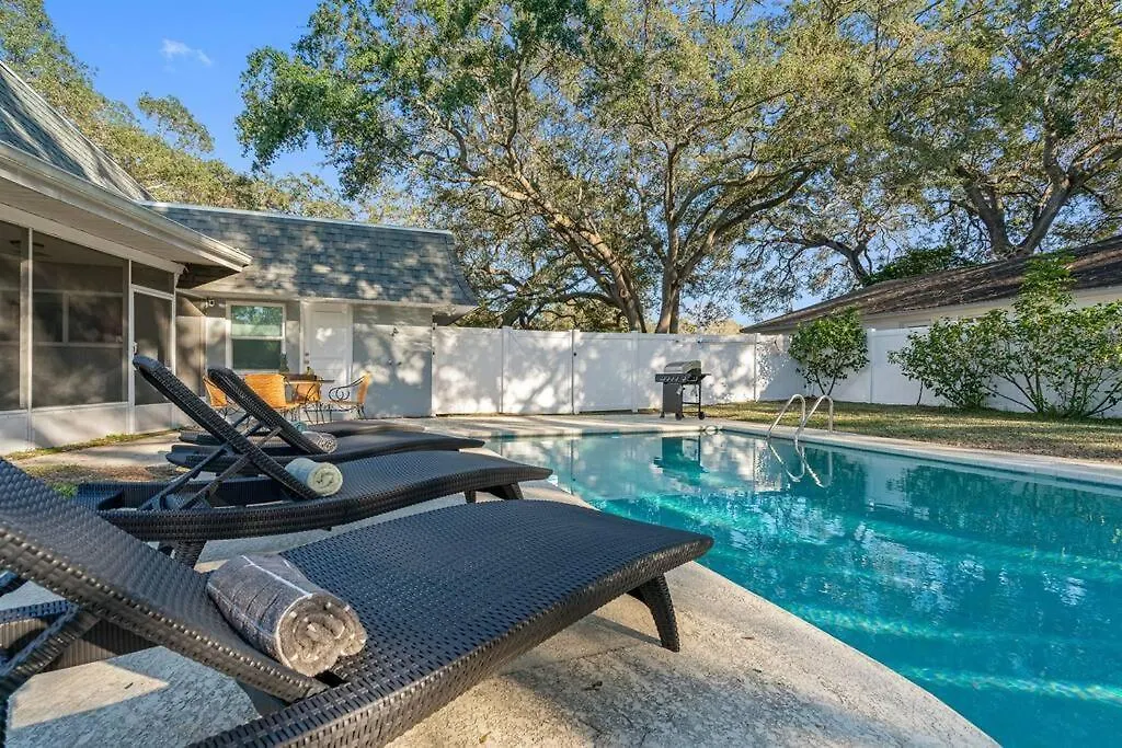 Holiday home Stunning W/ Heated Salt Pool In *