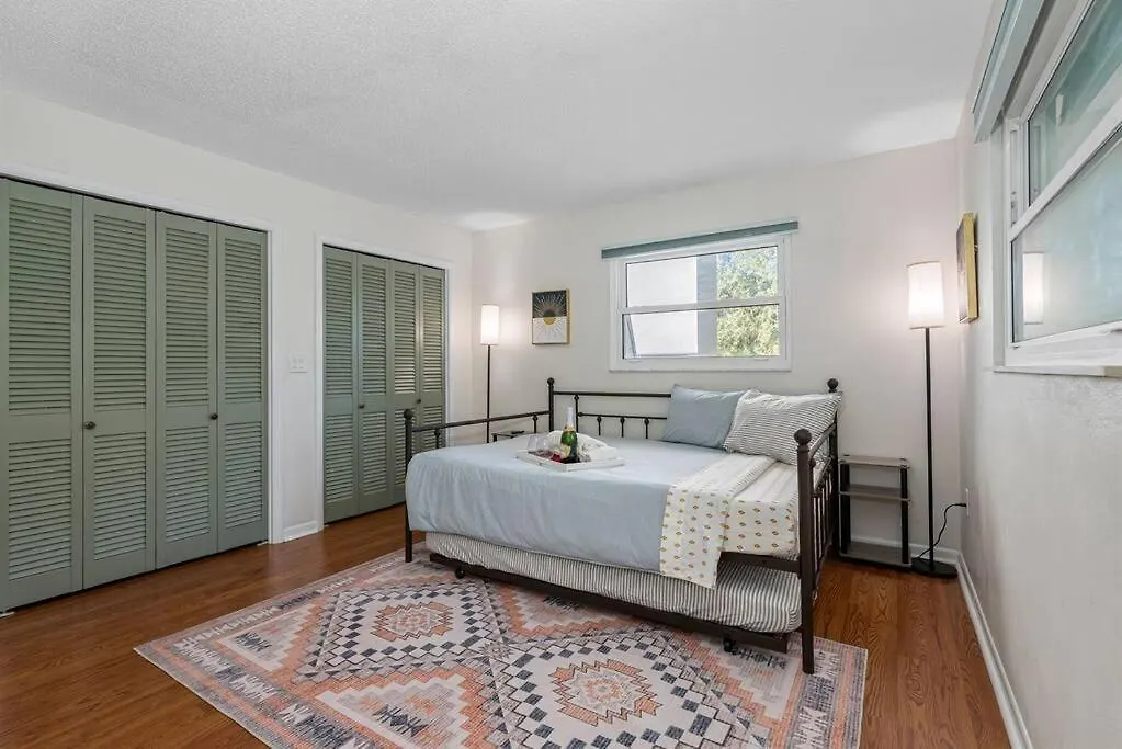 Stunning W/ Heated Salt Pool In Clearwater