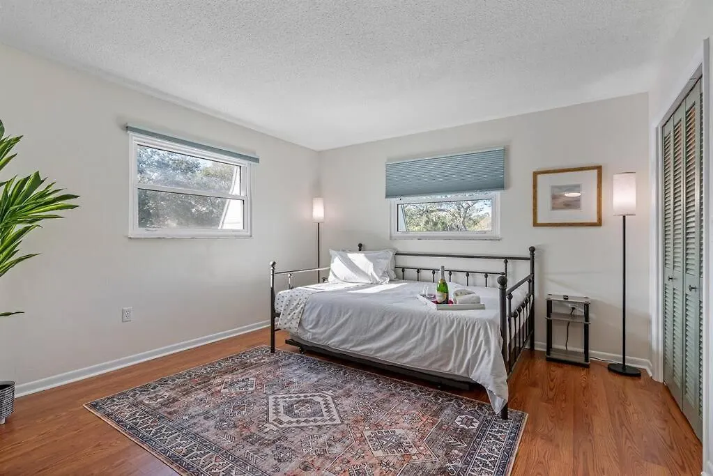 Stunning W/ Heated Salt Pool In * Clearwater